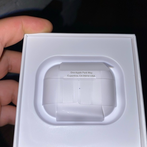 Wireless White Earbuds with Charging Case - Picture 5 of 5